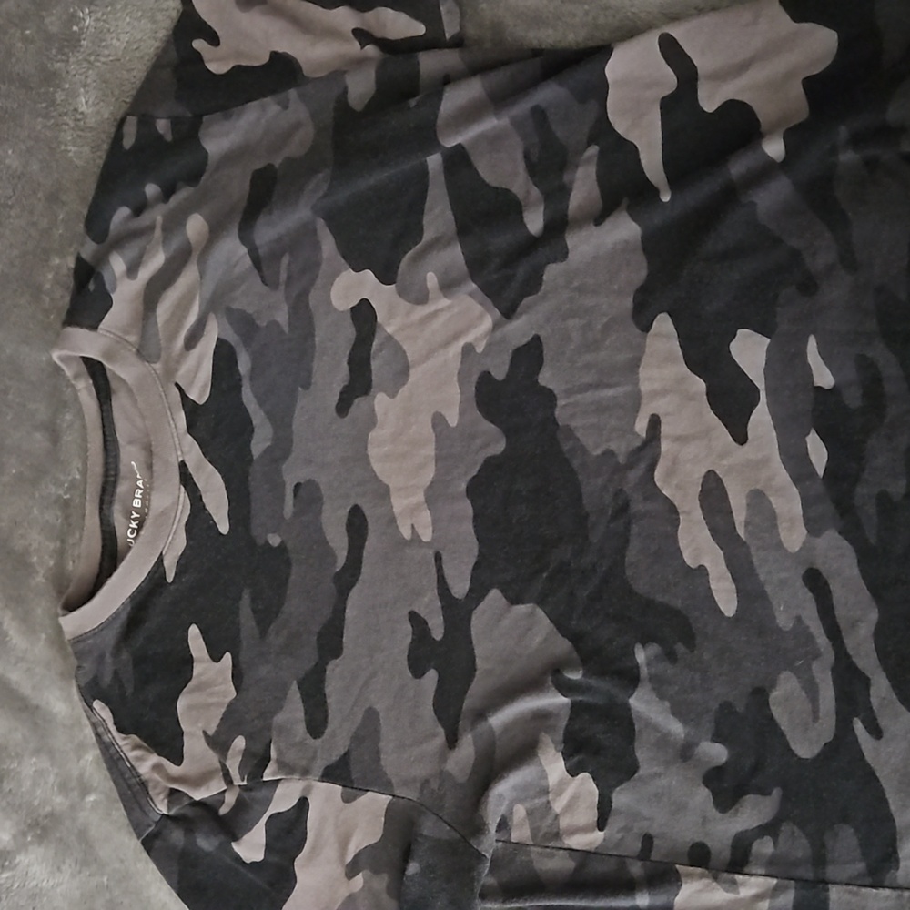 4 Mens Medium Tshirts,Great Condition.Michael Kors,Lucky Brand,Tommy Hilfiger.